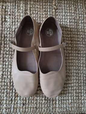 B2 Women's Nude Mary Jane Flats